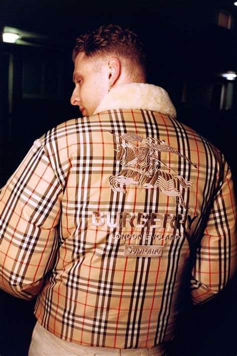 supreme x burberry 2022.